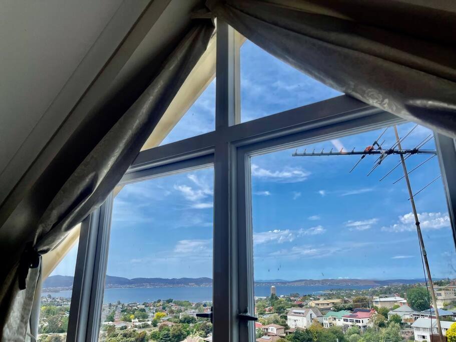 Lovely Brick Cottage With Amazing Water View 호바트 외부 사진