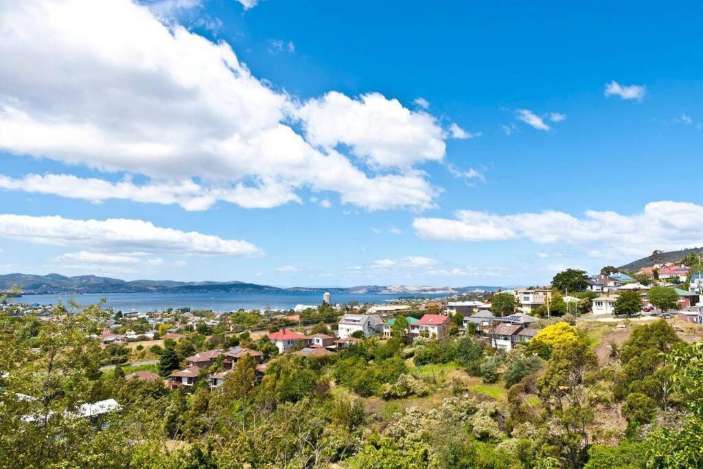 Lovely Brick Cottage With Amazing Water View 호바트 외부 사진